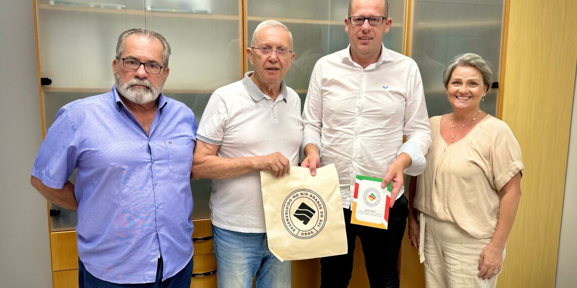 Deputado estadual Joel Wilhelm participa de reunião com o Sindicato da Indústria de Calçados do RS