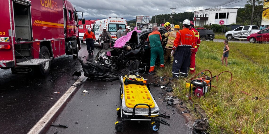 Acidente de trânsito envolvendo três veículos deixa uma vítima fatal na RS-239