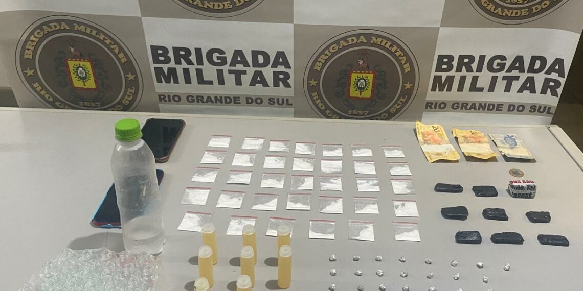 Polícia apreende lança perfume, crack, maconha e cocaína em abordagem