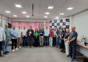 CDL Sapiranga apresenta contribuições para o desenvolvimento econômico local na Câmara de Vereadores