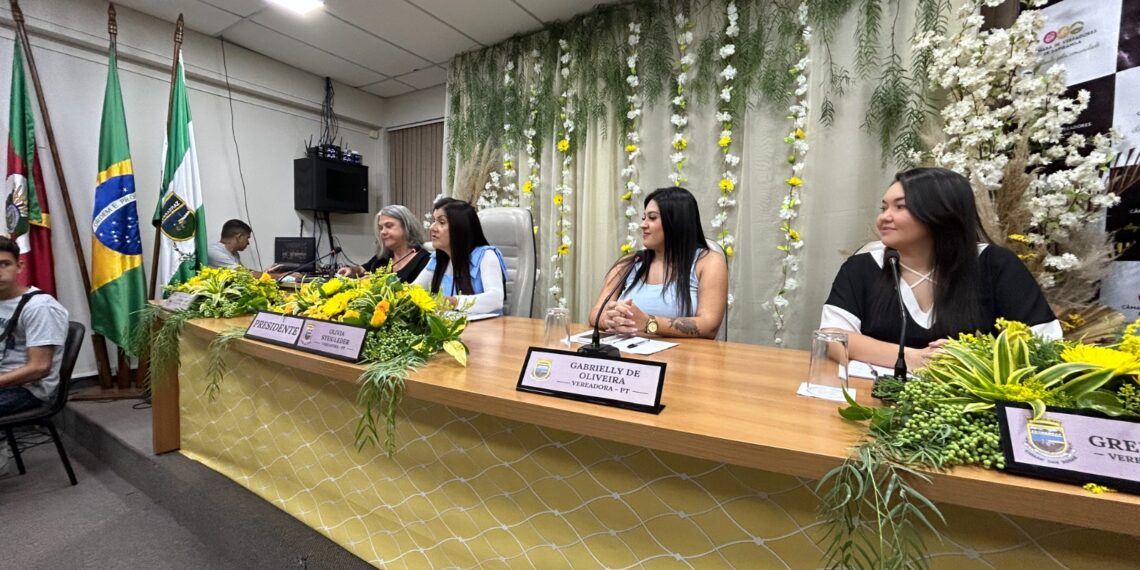 Força feminina: sessão solene tem homenagem à mulher em Sapiranga