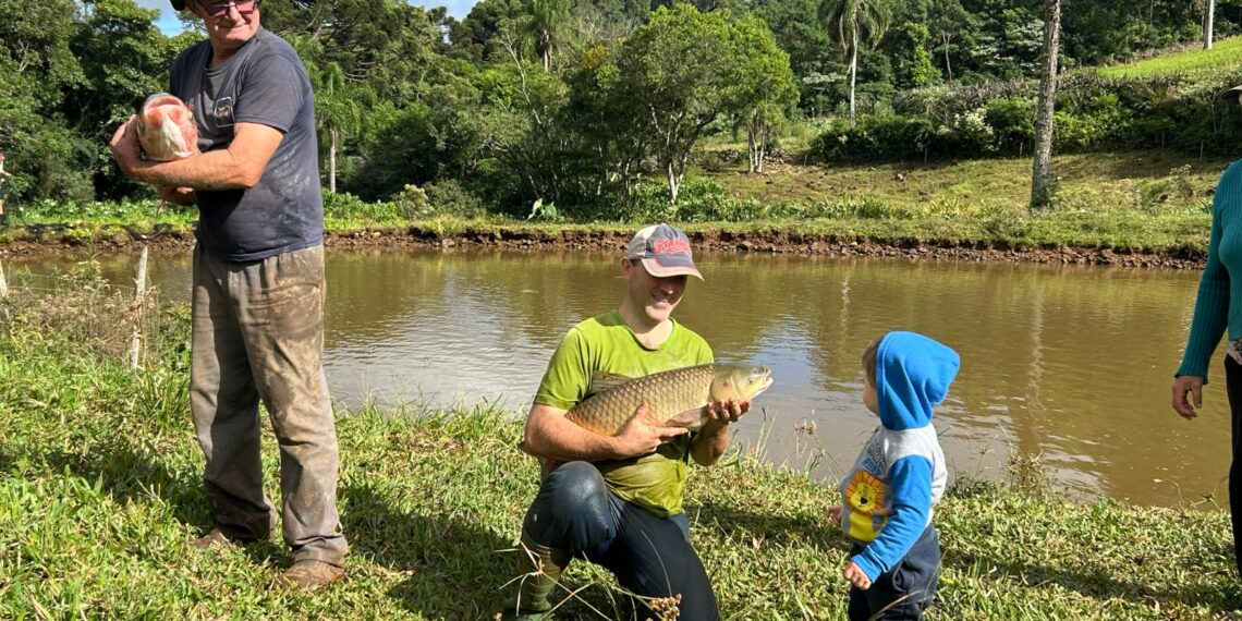 Produtores realizam a despesca e dão início à Feira do Peixe na Semana Santa