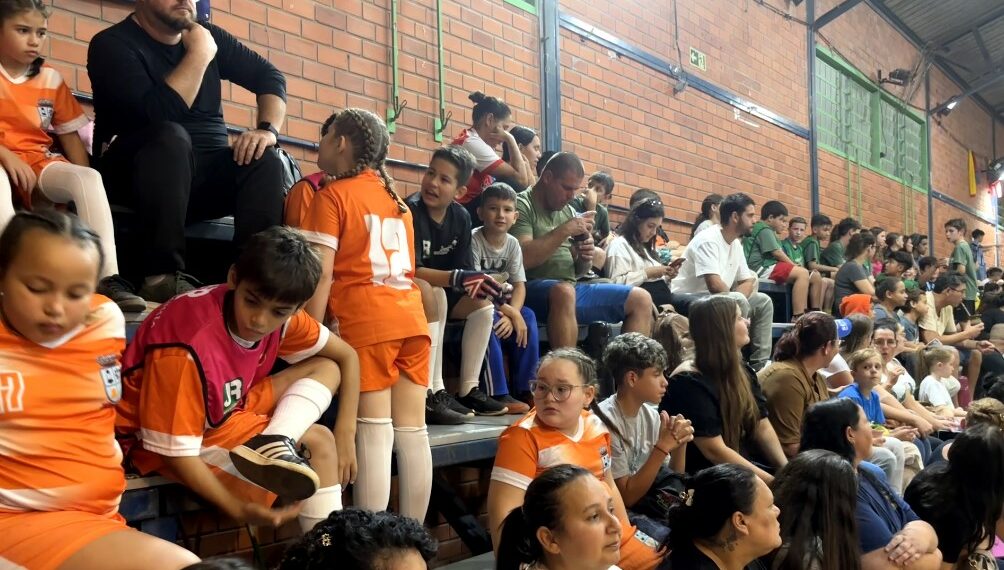 Ginásio lotado na Copa Repercussão na Escola de Futsal SICREDI/CLIP, em Araricá