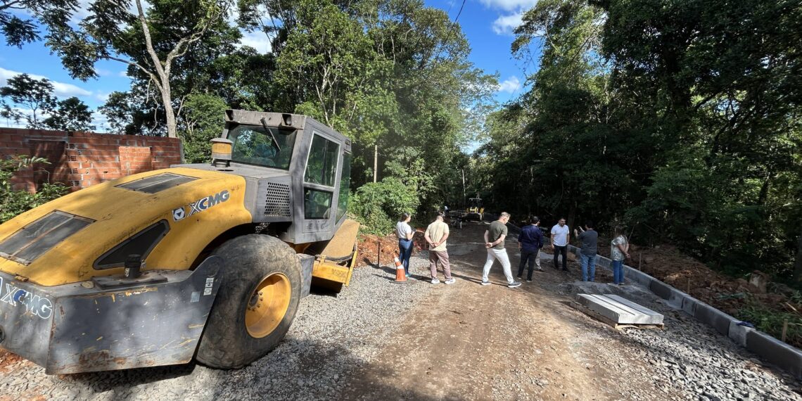 Vereadores de Nova Hartz fiscalizam obra da Estrada do Morro Canudos