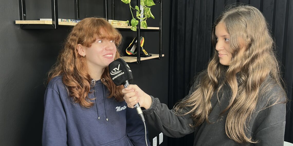 Estudantes conhecem o Grupo Repercussão e viram repórteres mirins