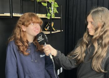 Estudantes conhecem o Grupo Repercussão e viram repórteres mirins