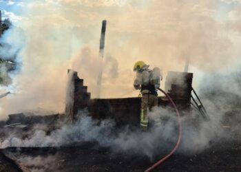 Casa é destruída pelo fogo em Sapiranga