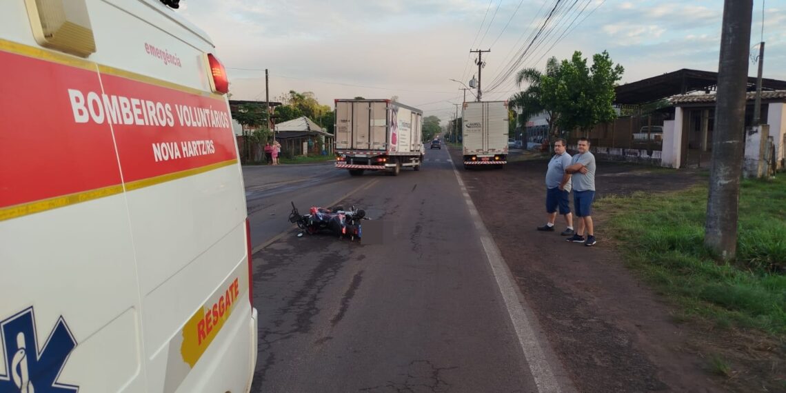 Acidente entre caminhão e moto deixa uma pessoa ferida em Nova Hartz