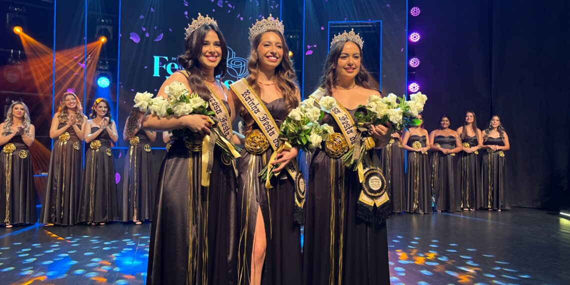 Sonho de menina: 39ª Festa das Rosas conhece as suas Soberanas durante evento no Centro de Cultura