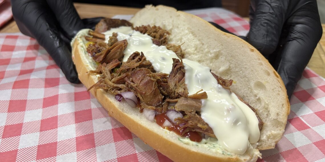 Novidade em Sapiranga, Brisket Haus lança baguetes com carnes defumadas