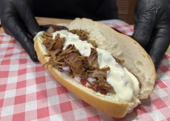 Novidade em Sapiranga, Brisket Haus lança baguetes com carnes defumadas