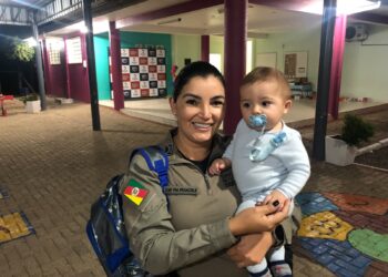 Desafios de uma mamãe policial: conheça a capitã Franciele e seu filho, Benício