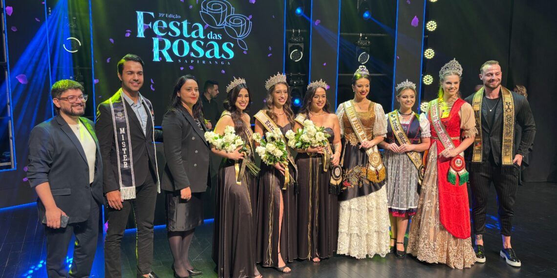 Sonho de menina: 39ª Festa das Rosas conhece as suas Soberanas durante evento no Centro de Cultura