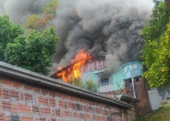 Incêndio destrói casa de madeira em Nova Hartz