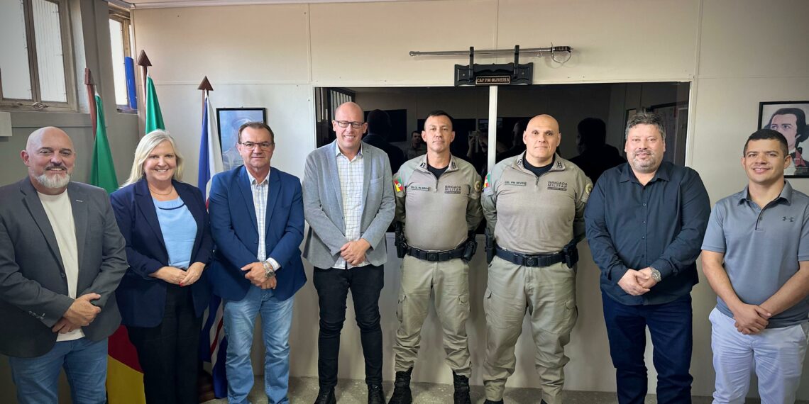 MAIS SEGURANÇA: Deputado Joel e prefeitos da região participam de reunião com o comando regional da Brigada Militar em Campo Bom