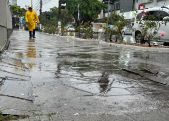 Defesa Civil alerta para chuva e raios na Região Metropolitana