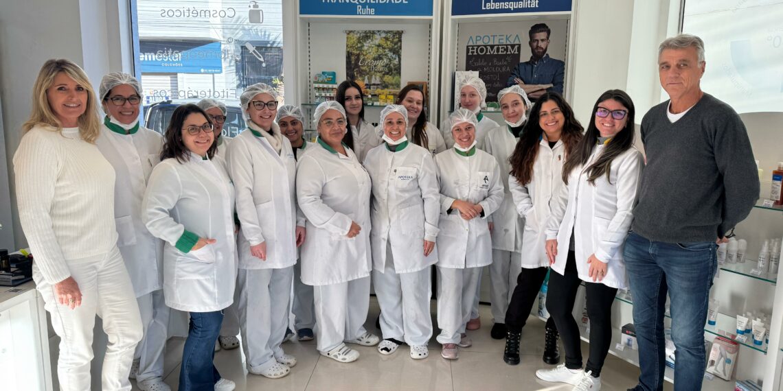 Apoteka celebra 42 anos de tradição, inovação e cuidado com a saúde