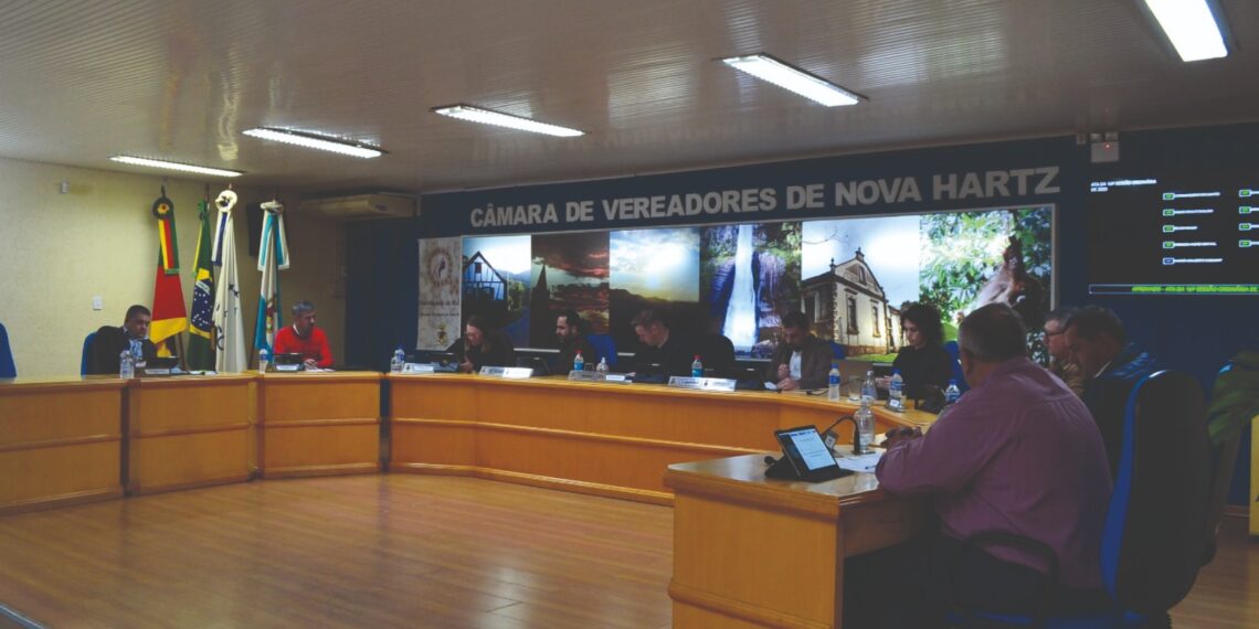 Vereadores de Nova Hartz aprovam lei que institui distribuição de kits escolares