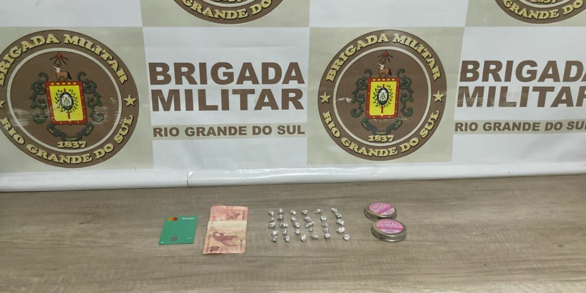 Suspeito é flagrado com 30 pedras de crack em Nova Hartz