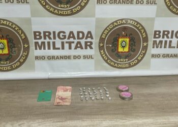 Suspeito é flagrado com 30 pedras de crack em Nova Hartz