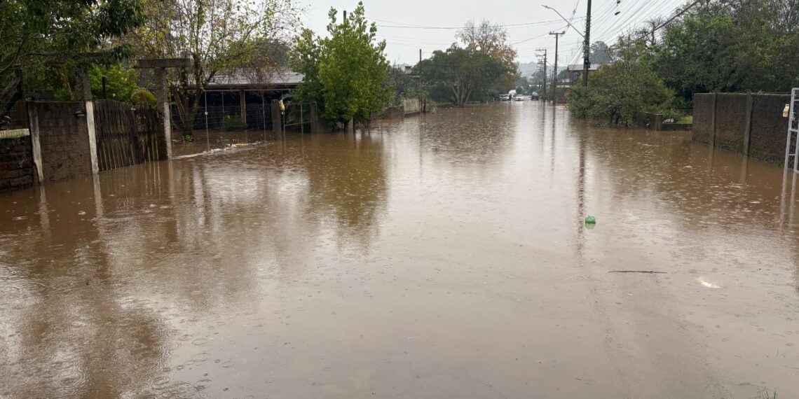 Defesa Civil emite alerta para chuvas intensas nos Vales; risco ALTO de alagamentos