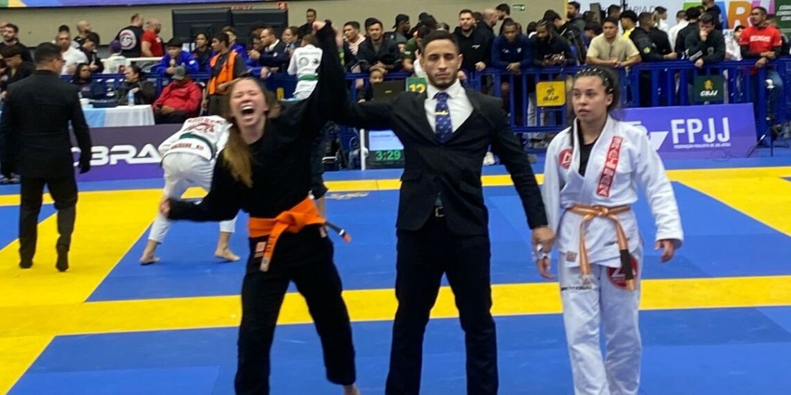 Isabela Klein, de 13 anos, é campeã brasileira no campeonato de Jiu-Jitsu