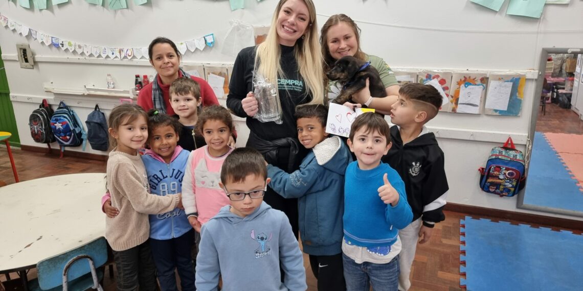 Visita de filhote do Cempra surpreende alunos em escola de Sapiranga