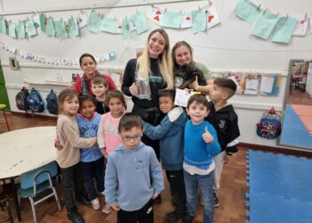Visita de filhote do Cempra surpreende alunos em escola de Sapiranga