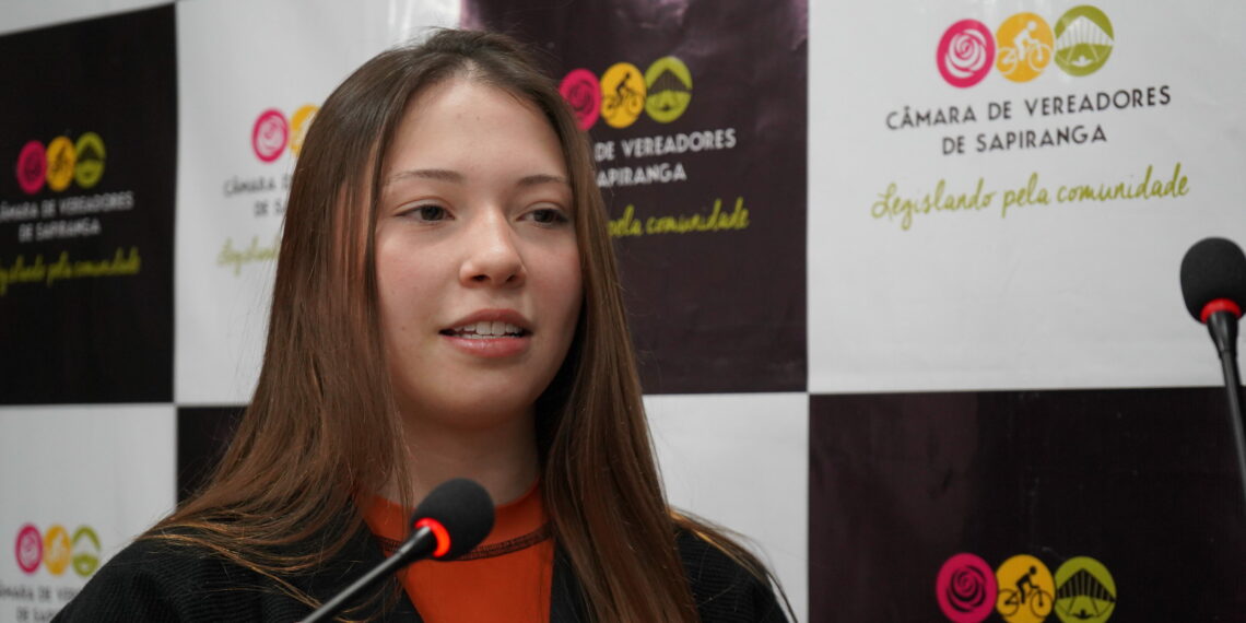 Atleta de jiu-jitsu é homenageada pela Câmara de Sapiranga