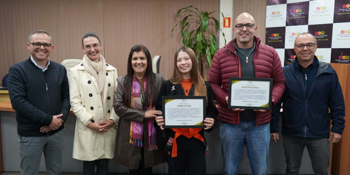 Atleta de jiu-jitsu é homenageada pela Câmara de Sapiranga