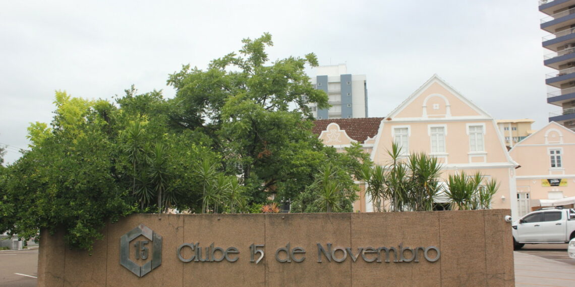 Boate do Futebol promete agitar a noite na sede social
