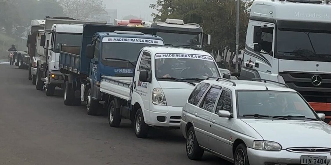 Centenas de veículos participam da carreata da 34ª Festa dos Motoristas