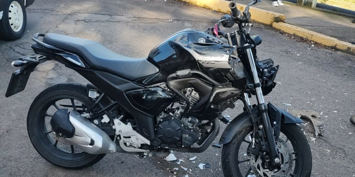 Mulher fica ferida após acidente entre caminhão e moto em Nova Hartz