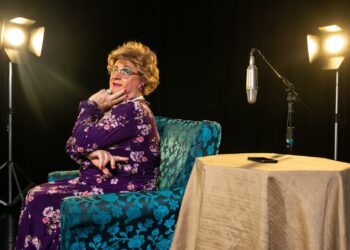 “Herta no Divã” traz humor e reflexão ao palco do Centro de Cultura, em Araricá