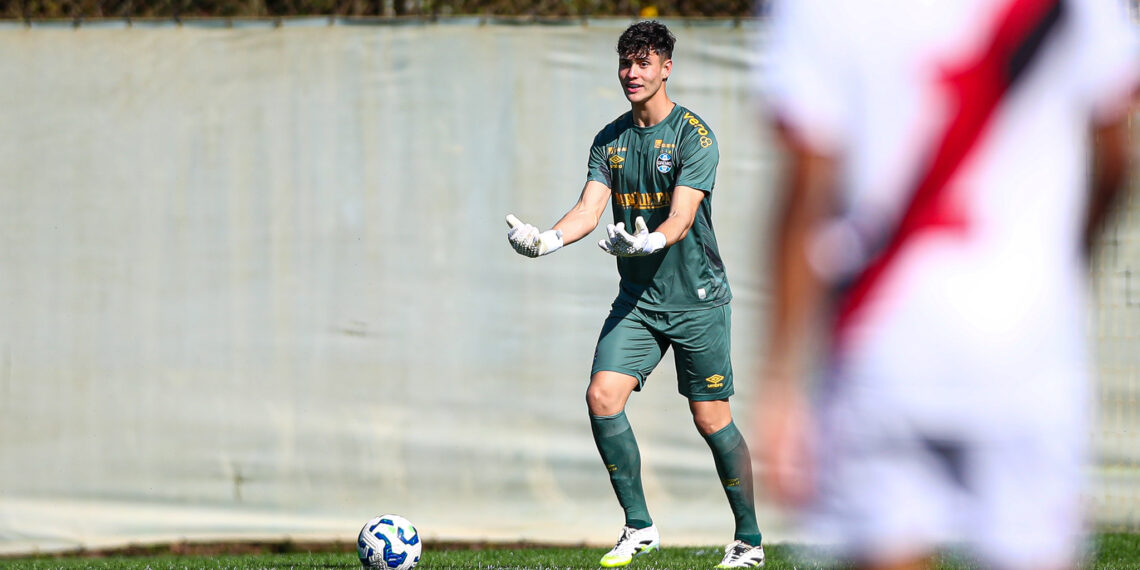 Imprensa mineira destaca interesse europeu em goleiro sapiranguense