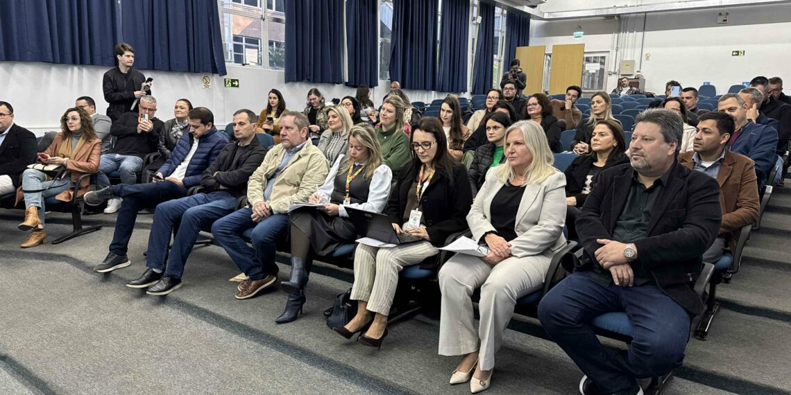 Prefeitos da AMVAG cobram soluções para crise da saúde no Vale do Sinos