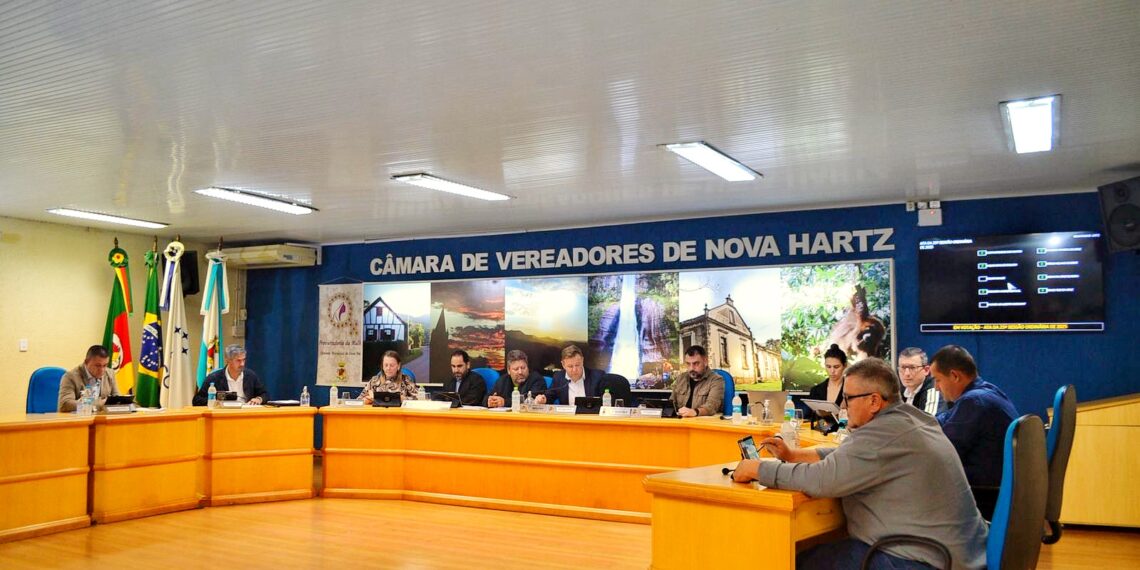 Vereadores de Nova Hartz aprovam projetos em sessão com foco em habitação, obras e infraestrutura