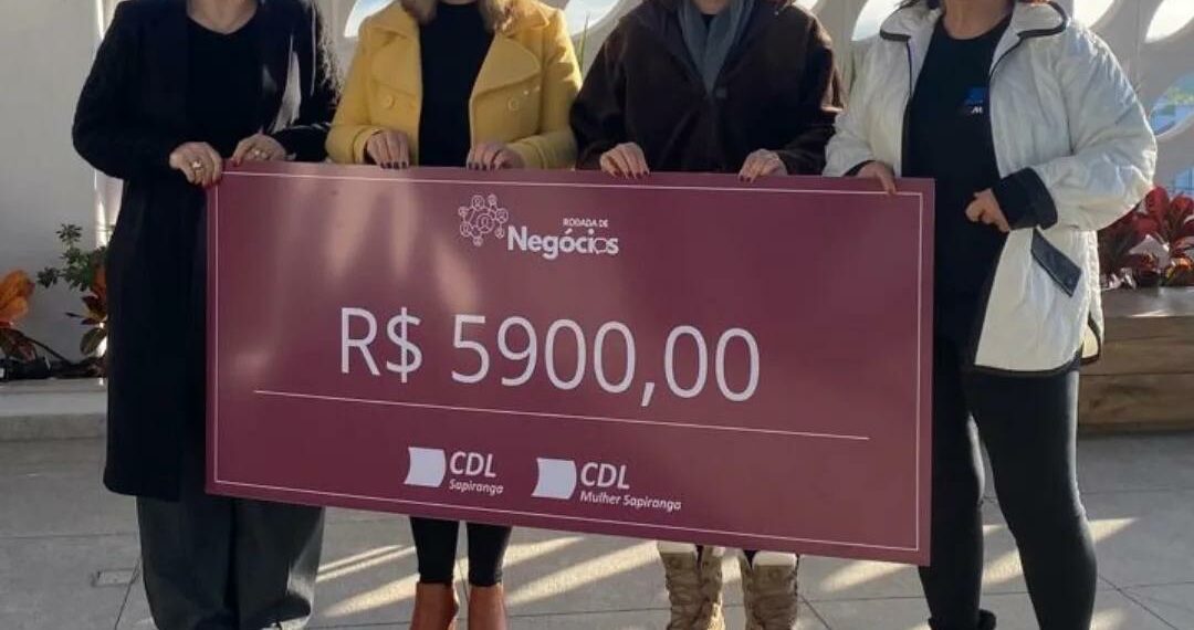 CDL Sapiranga entrega doação à Apada com valor arrecadado em evento voltado a empreendedoras