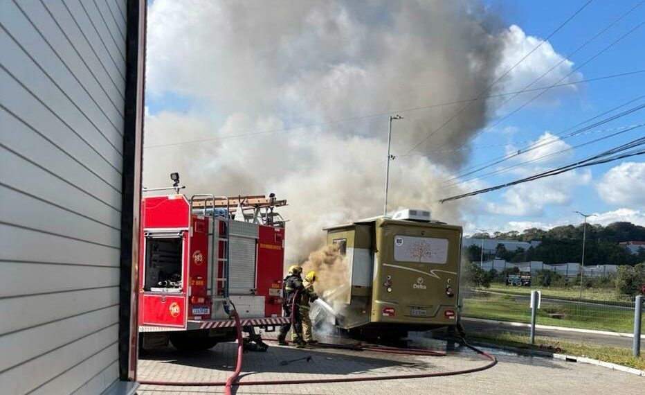 Fogo em motorhome mobiliza os bombeiros em Campo Bom