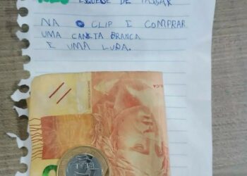 Menina de 7 anos junta economias e deixa bilhete para mãe comprar caneta e lupa