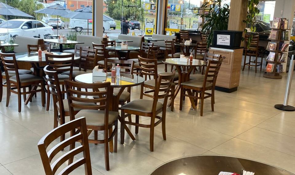 Nova cafeteria transforma Posto Ferrabraz em paradouro acolhedor