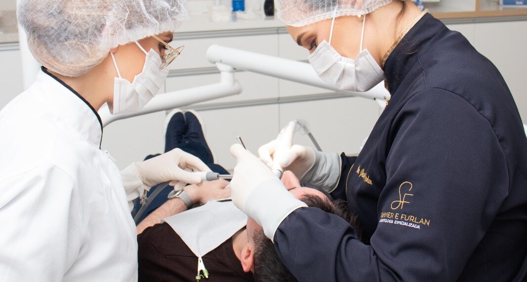 Guia Saúde 2025- Sommer e Furlan: Odontologia humanizada e especializada