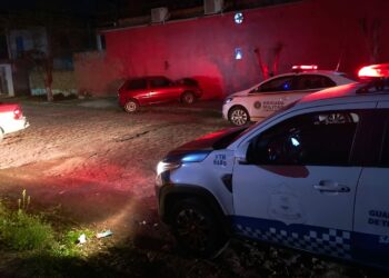 Motorista sem CNH colide contra prédio em Sapiranga