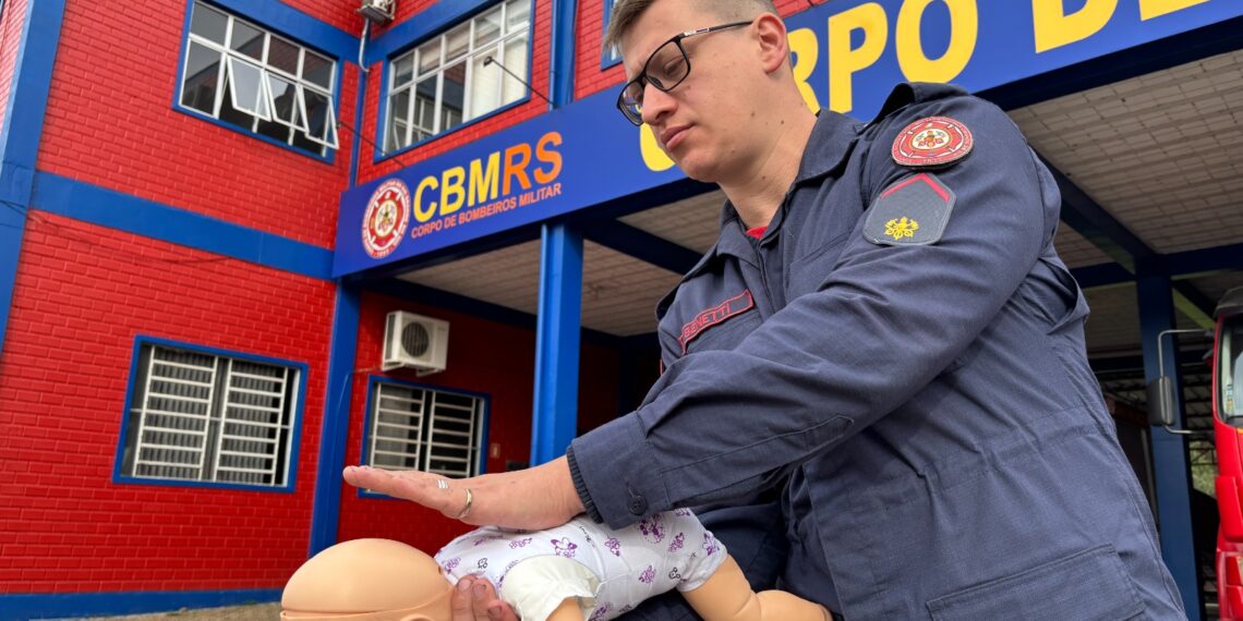 Bombeiros de Sapiranga orientam sobre como agir em casos de engasgo