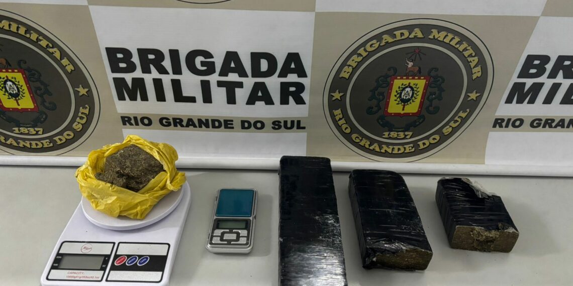 Traficante é preso após ser flagrado com tijolos de maconha em Sapiranga