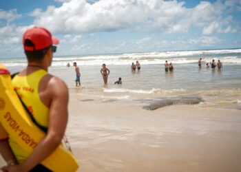 Inscrições abertas para 440 vagas de guarda-vidas temporários no RS