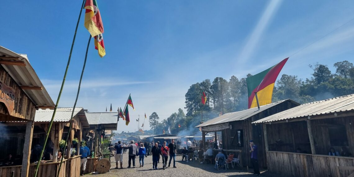 Acampamento Farroupilha começa em Sapiranga com cerca de 20 mil pessoas