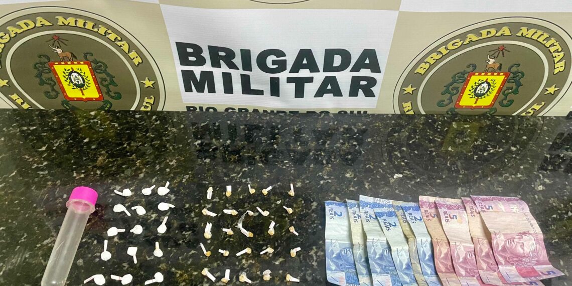 Prisão por tráfico resulta em apreensão de drogas em Sapiranga