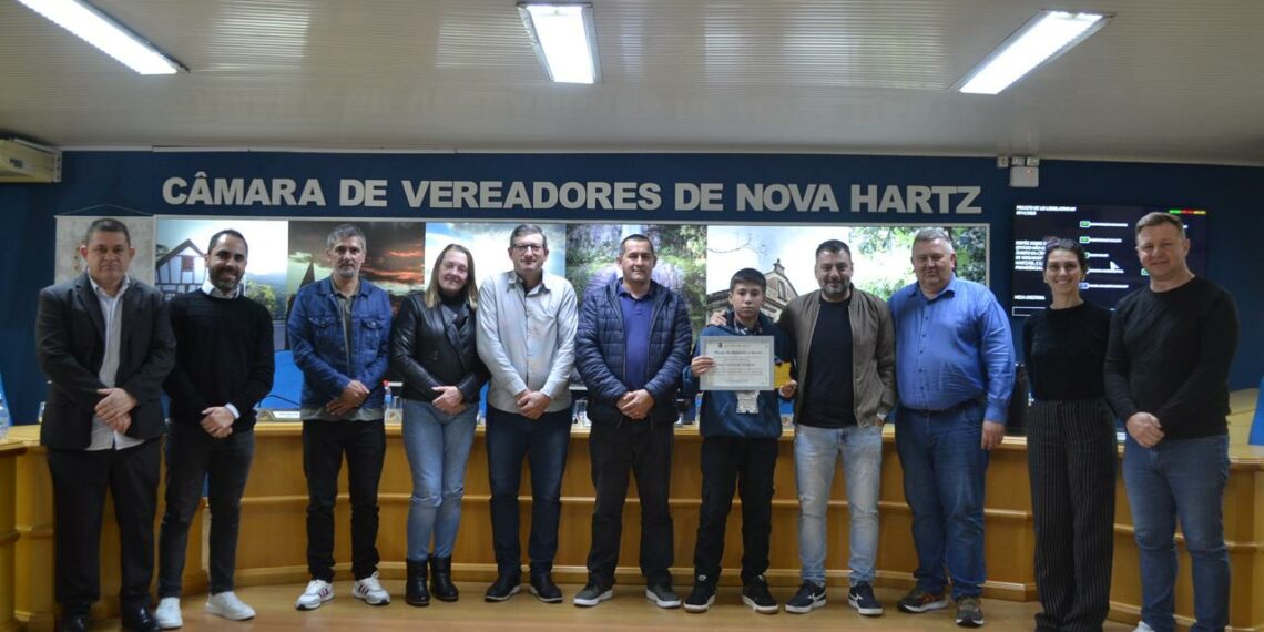 Sessão solene da Câmara de Nova Hartz presta homenagens e aprova projetos de impacto social