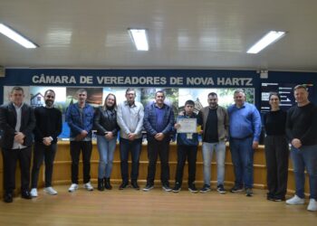 Sessão solene da Câmara de Nova Hartz presta homenagens e aprova projetos de impacto social